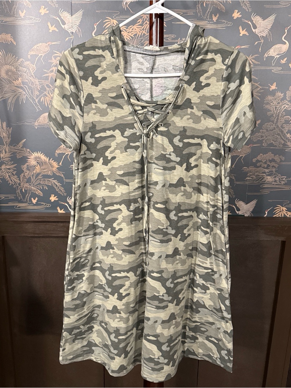 Hem & Thread Neutral Camo Hooded Lace-Up Shift Dress - Picture 2 of 9